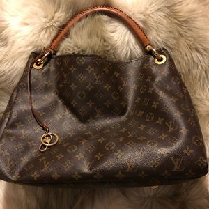 💫Authentic Louis Vuitton Artsy MM💫